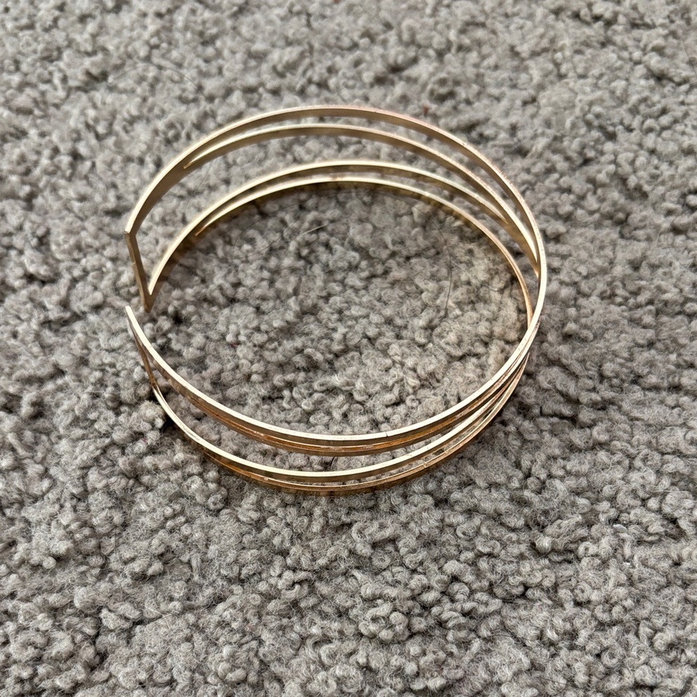 Elegant Gold Bangle Bracelet